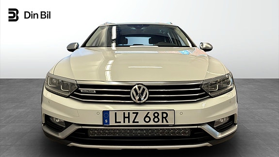 Volkswagen Passat Alltrack 4 of 13