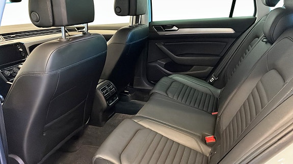 Volkswagen Passat Alltrack 11 of 13