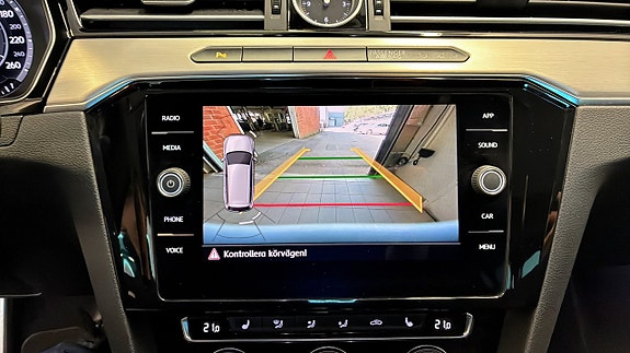Volkswagen Passat Alltrack 9 of 13