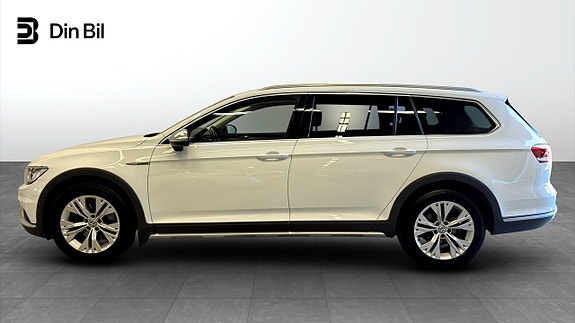 Volkswagen Passat Alltrack 2 of 13