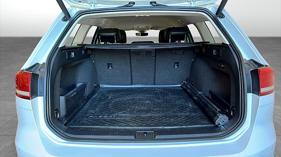 Volkswagen Passat Alltrack 12 of 13