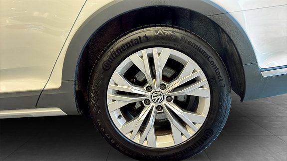 Volkswagen Passat Alltrack 6 of 13
