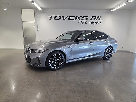 BMW 330e 8 of 8