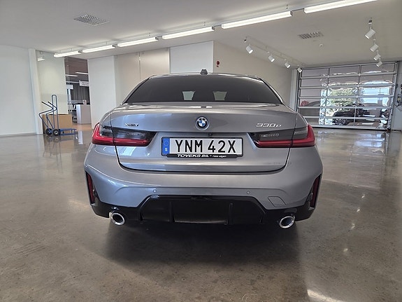 BMW 330e 4 of 8