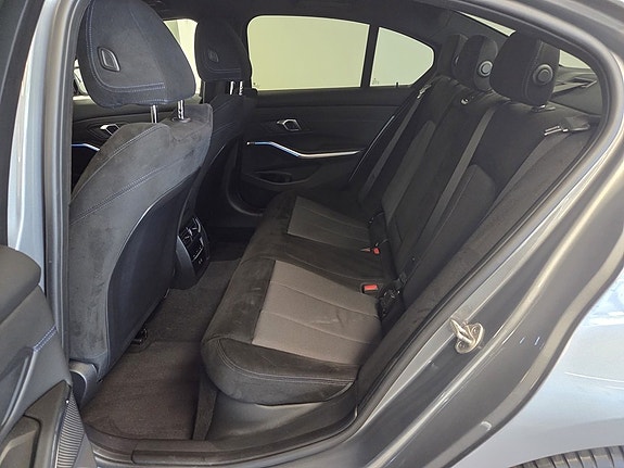 BMW 330e 6 of 8