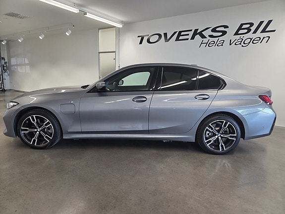 BMW 330e 7 of 8