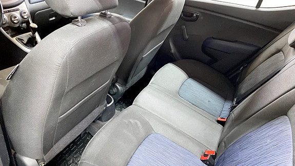Hyundai i10 11 of 12