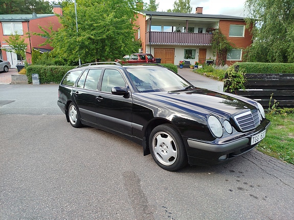 Mercedes-Benz E240 2 of 5