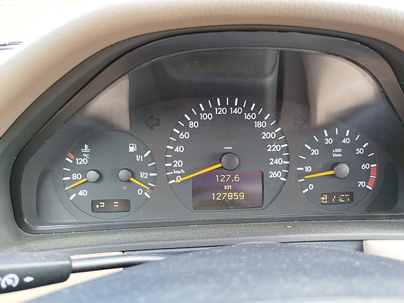 Mercedes-Benz E240 5 of 5