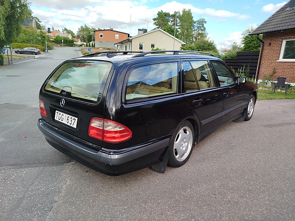 Mercedes-Benz E240 3 of 5