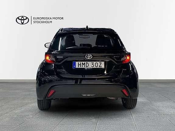 Toyota Yaris 4 of 12