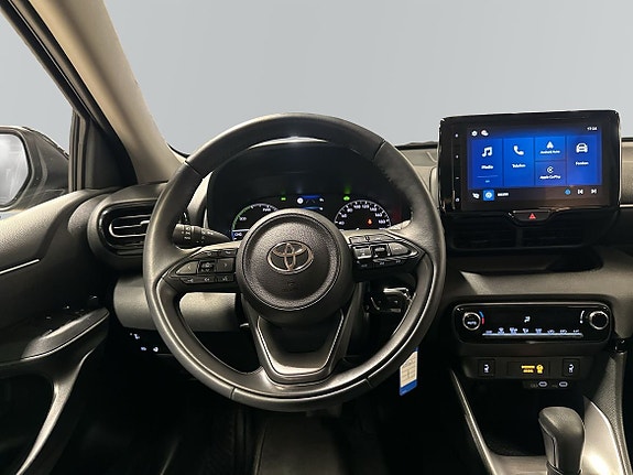 Toyota Yaris 9 of 12