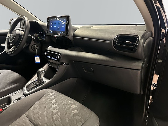 Toyota Yaris 6 of 12