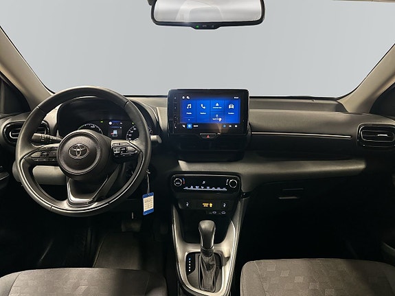 Toyota Yaris 8 of 12