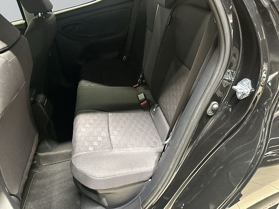 Toyota Yaris 7 of 12