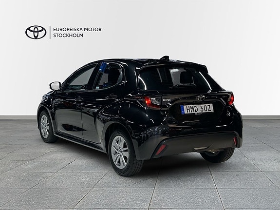 Toyota Yaris 2 of 12