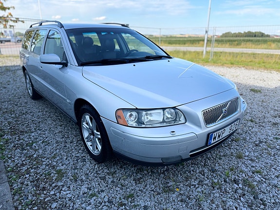 Volvo V70 2 of 12