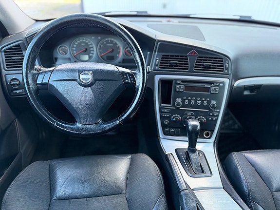 Volvo V70 7 of 12