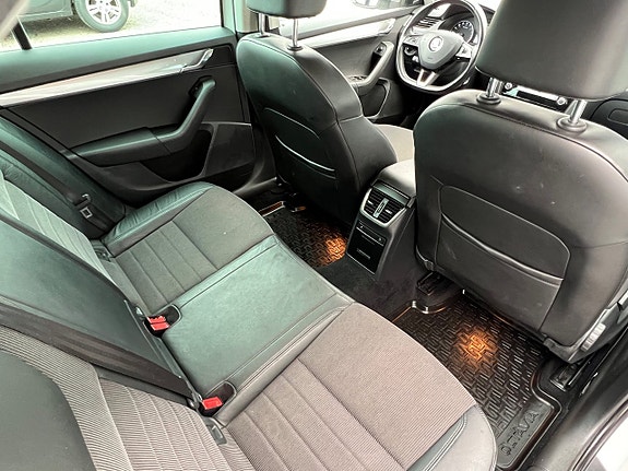 Skoda Octavia 14 of 23