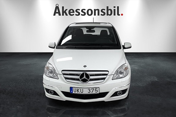 Mercedes-Benz B170 2 of 9
