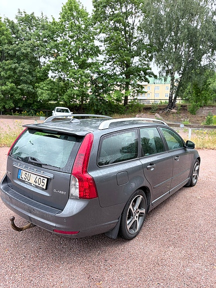 Volvo V50 2 of 5