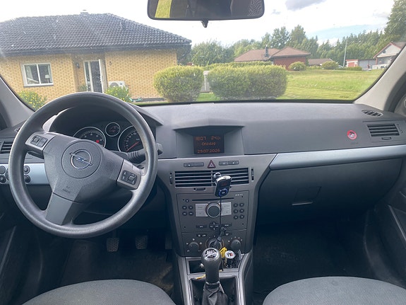 Opel Astra 6 of 6