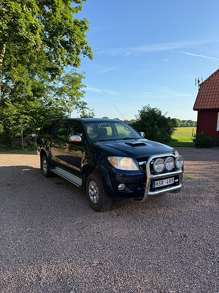 Toyota HiLux 2 of 7