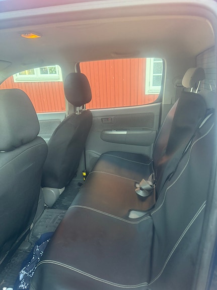 Toyota HiLux 7 of 7