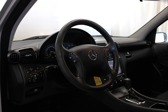 Mercedes-Benz C180 7 of 12