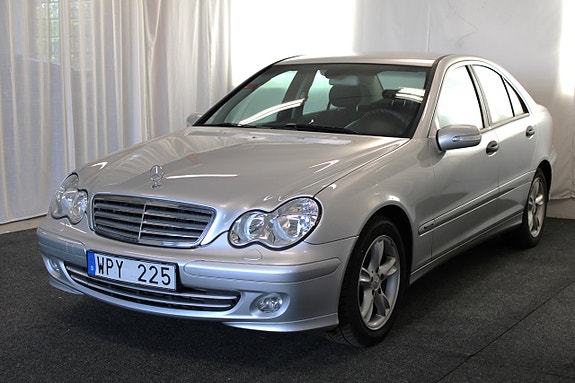 Mercedes-Benz C180 3 of 12