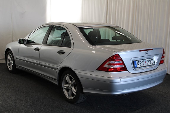 Mercedes-Benz C180 5 of 12