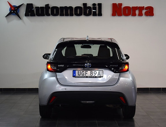 Toyota Yaris 6 of 21
