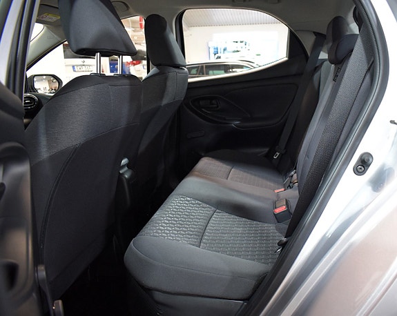 Toyota Yaris 17 of 21