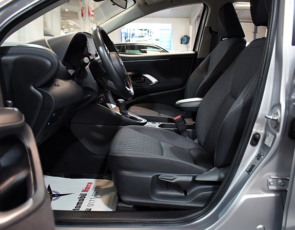 Toyota Yaris 8 of 21
