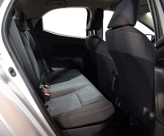 Toyota Yaris 18 of 21
