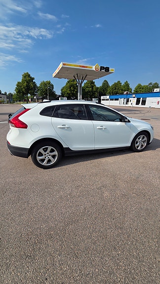 Volvo V40 Cross Country 4 of 6