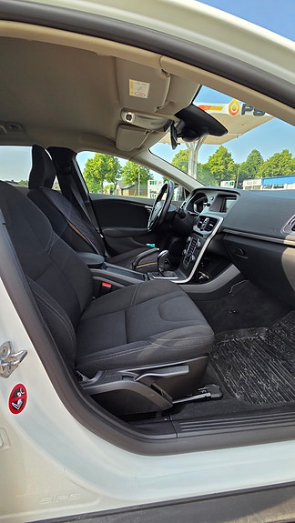 Volvo V40 Cross Country 5 of 6