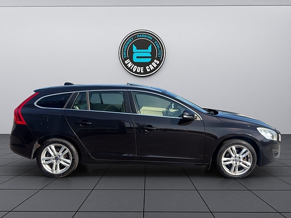 Volvo V60 2 of 21