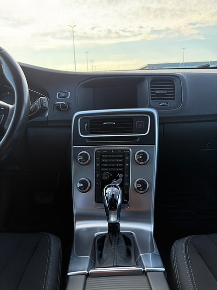 Volvo V60 8 of 14