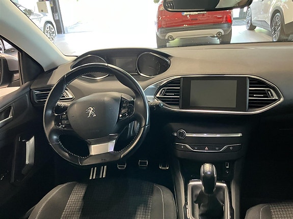 Peugeot 308 2 of 11