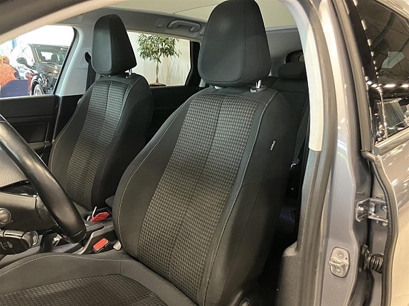 Peugeot 308 8 of 11