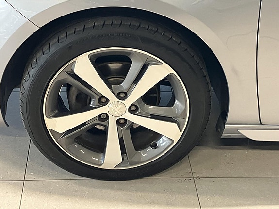 Peugeot 308 4 of 11