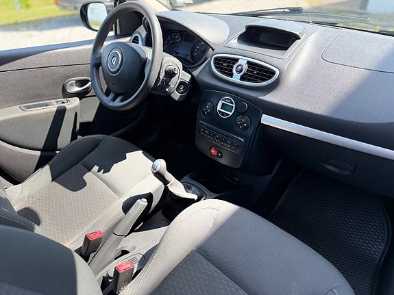 Renault Clio 8 of 11