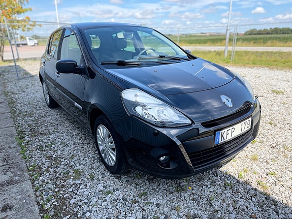 Renault Clio 2 of 11