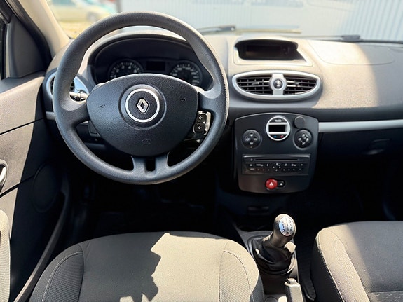 Renault Clio 7 of 11