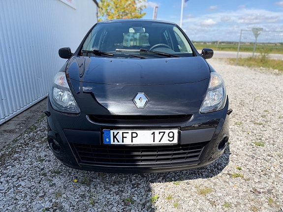 Renault Clio 9 of 11