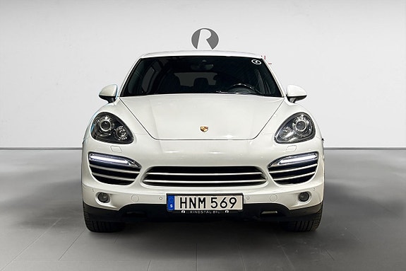 Porsche Cayenne 10 of 18