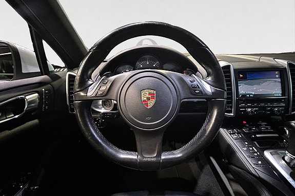 Porsche Cayenne 13 of 18