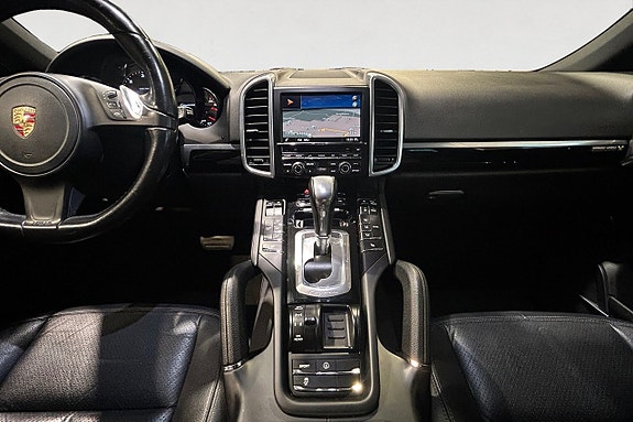 Porsche Cayenne 12 of 18