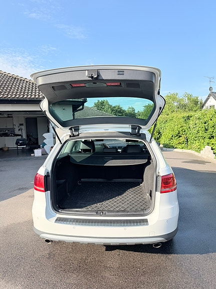 Volkswagen Passat Alltrack 4 of 10